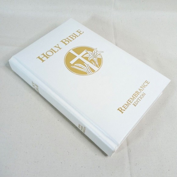 Vintage Holy Bible Remembrance Edition KJV in Cedar Wood Storage Box - Picture 8 of 13